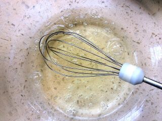 8、辅食计划+荠菜鱼肉丸,蛋清一个用打蛋器打发