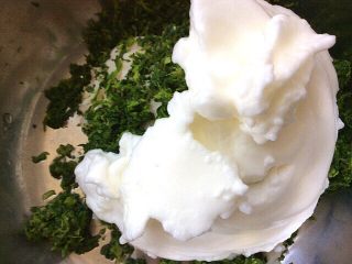 10、辅食计划+荠菜鱼肉丸,放入鱼蓉中