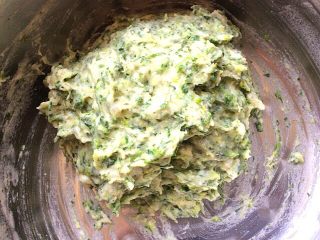 13、辅食计划+荠菜鱼肉丸,搅拌成馅