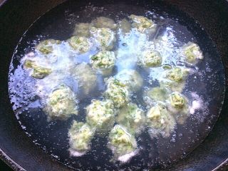 16、辅食计划+荠菜鱼肉丸,开小火慢慢养熟丸子