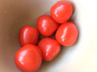 22、辅食计划+荠菜鱼肉丸,洗六个圣女果