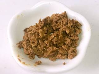 7、甜椒鸡肝粥,切碎。