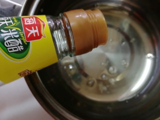 11、纸杯酸奶蛋糕,蛋白里加几滴米醋。