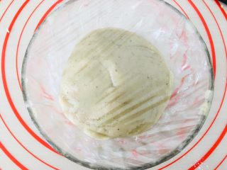 5、五香酥饼,油酥所有材料混合成团，同时醒发20分钟。