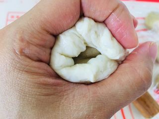 8、五香酥饼,虎口收口。