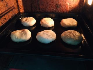 21、五香酥饼,上下火220度20分钟。