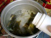 11、萝卜海带排骨汤,最后关火放入少量鸡精