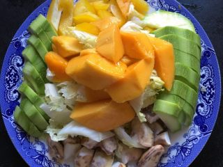 2、蔬果糊-45,把食材清洗乾淨後切成小塊