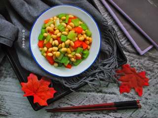 9、西芹拌黄豆,佐酒做粥都很棒的哦。