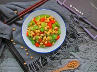 11、西芹拌黄豆,黄豆和芹菜搭配，富有营养。