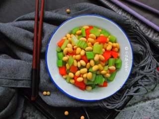 10、西芹拌黄豆,爽口小咸菜，喝稀粥的时候吃，清淡美味