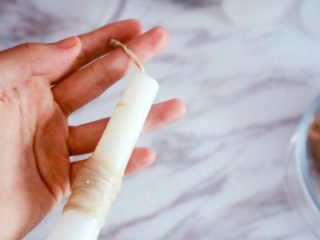 13、自制脆皮肠（宝宝版）,在灌肠神器顶部全部套上肠衣，这样比较容易罐肉，顶部打结