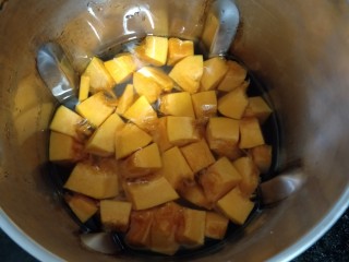 5、宝宝辅食——香甜的南瓜米糊,水位线刚好是豆浆机的上线位