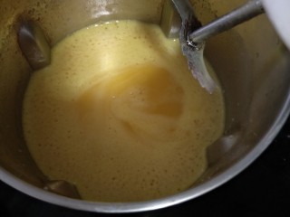 7、宝宝辅食——香甜的南瓜米糊,打好的米糊，闻着淡淡的南瓜香