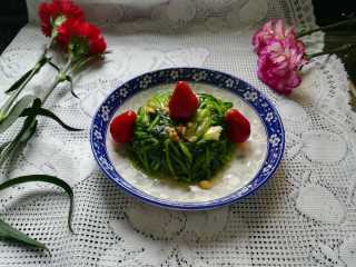 12、花生碎拌菠菜,成品图