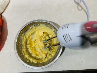 8、黄油脆硬饼干,越来越蓬松。