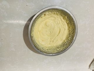 9、黄油脆硬饼干,啊哈哈哈,打发过头了。上图在打发两分钟左右就可以了。