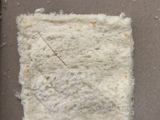 9、吐司苹果派,其中一边斜切三刀