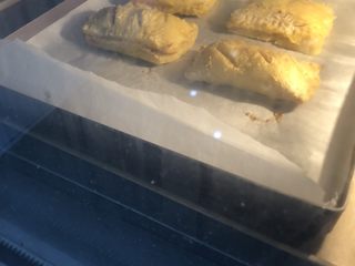 15、吐司苹果派,烤箱提前预热160度，烤至15分钟，最后几分钟注意观察上色，以免烤焦