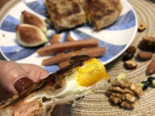 15、手抓饼三明治,好吃还不腻，喜欢酱的朋友可以沾自己喜欢的酱料哦