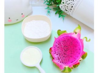 1、火龙果磨牙棒,准备好材料