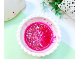 2、火龙果磨牙棒,火龙果压碎过滤出50克汁