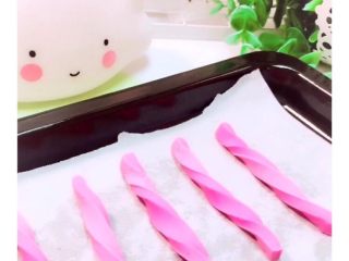 8、火龙果磨牙棒,烤箱170度烤20分钟