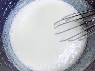 7、豆浆布丁,将液体打均匀，不要有什么渣子。
