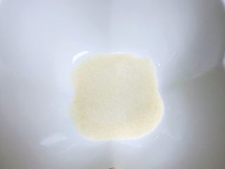 8、豆浆布丁,准备5克吉利丁粉。