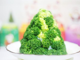 10、【圣诞美食】西兰花土豆泥圣诞树,全部堆满。