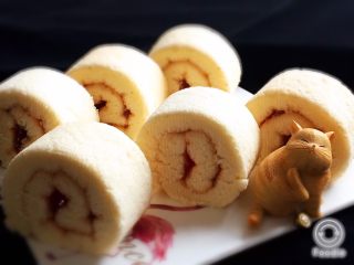 19、草莓酱蛋糕卷,早餐或者点心吃一些是不是很赞！