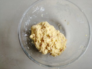 9、花生酥饼,拌均匀