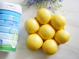 18、蓬松暄软的奶香胡萝卜馒头,成品。