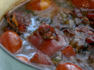 15、猪脚姜,猪蹄炖至软糯