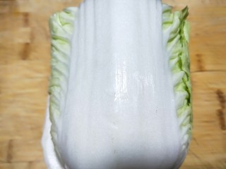 2、新年第一餐~解油腻的小菜爆淹白菜帮,切掉头部,只要帮部。