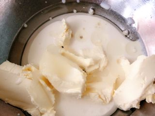 4、奶油奶酪戚风,加牛奶