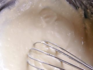 7、奶油奶酪戚风,搅拌完的样子