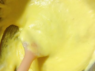 22、奶油奶酪戚风,搅拌好的状态，这次搅拌不太在意手法，搅拌均匀就行