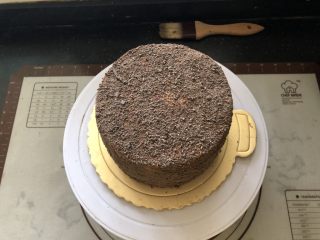 20、浓情蜜意－巧克力奶油蛋糕,整体撒上巧克力屑。