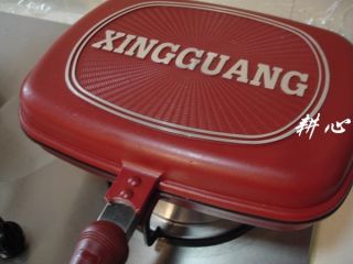 5、干煎马鲛鱼,盖锅盖。