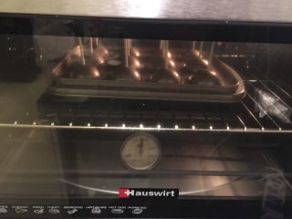 8、星空棒棒糖蛋糕,烤箱预热180度上下火20分钟左右