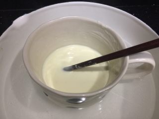 9、星空棒棒糖蛋糕,白色巧克力币隔50度水融化，小火保持水温