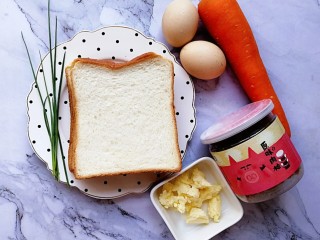 1、肉松吐司卷,准备好所需的食材