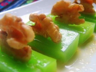 9、核桃莴苣,上桌即可。