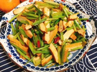 15、芹菜炒香干,翻炒均匀就能出锅啦！