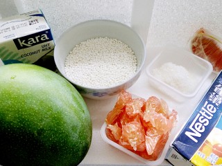 1、杨枝甘露,准备好食材