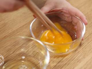 5、8m+南瓜蛋羹,蛋黄打散~