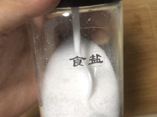 5、豆皮金针菇卷,少盐一点点约1g