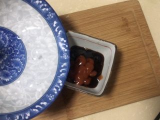 7、豆皮金针菇卷,清水少许