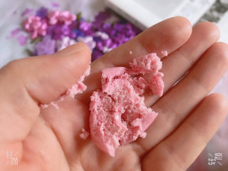 17、宝宝火龙果甜甜圈????,入口即化，手按就碎了